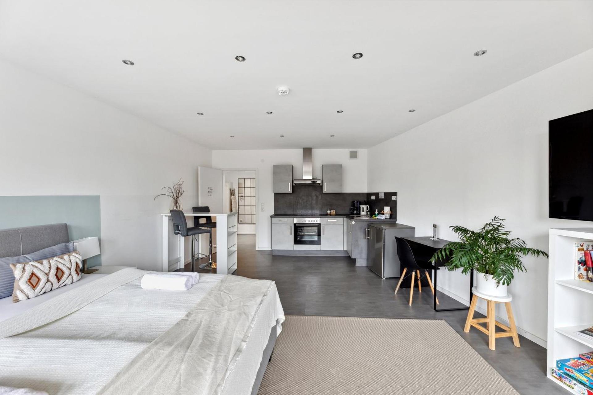 Sali Homes - Charming Studio Apartment In Heart Of Bayreuth With Balcony Exterior photo